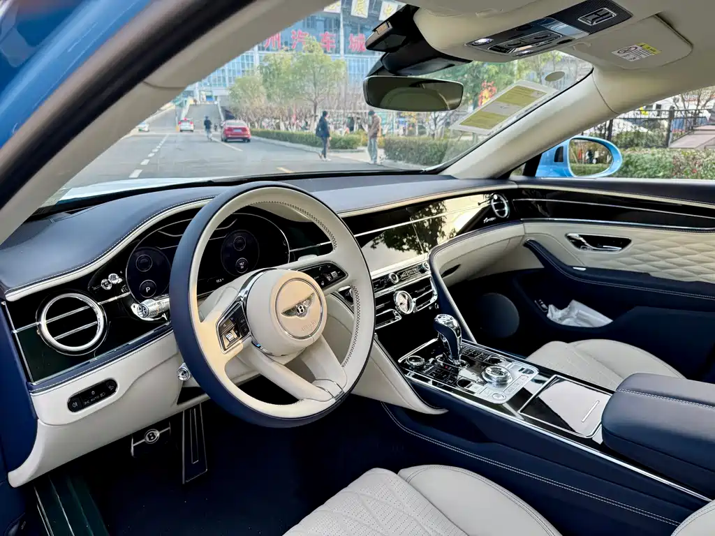 Bentley Flying Spur — фото 5