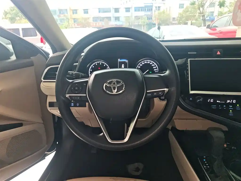 Toyota Camry 2019 — фото 3
