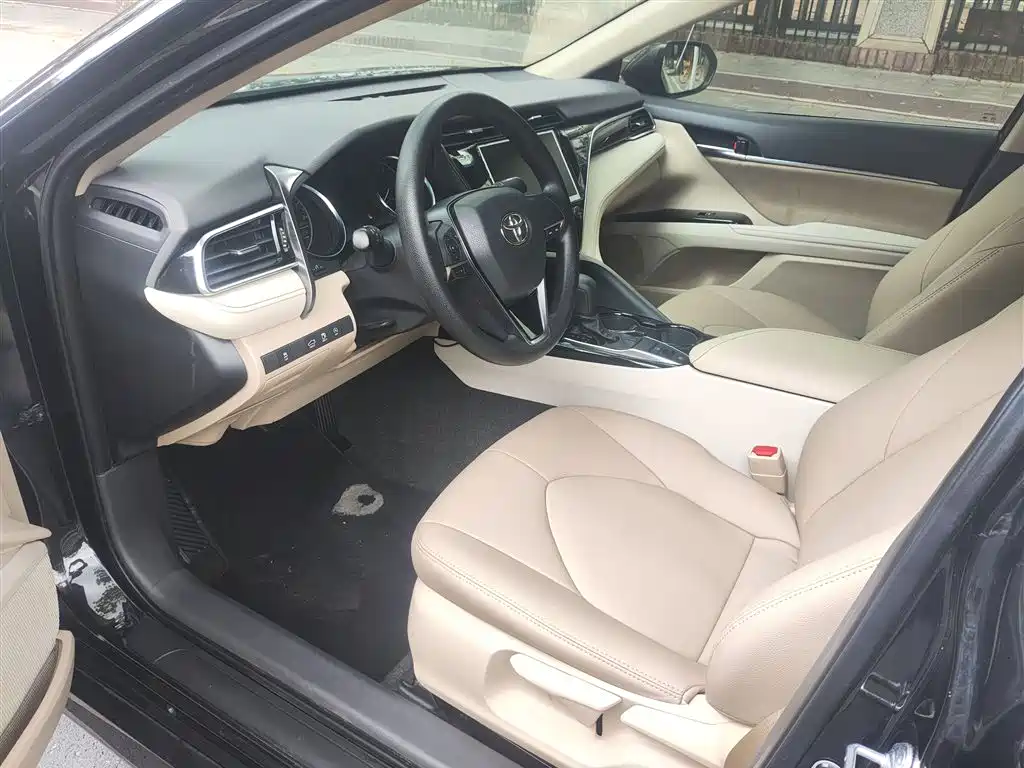 Toyota Camry 2019 — фото 15