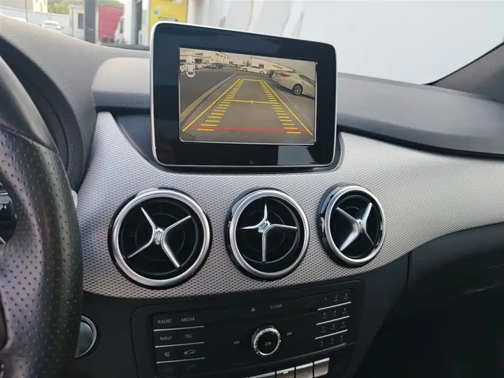 Mercedes-Benz B-Class 2017 — фото 13