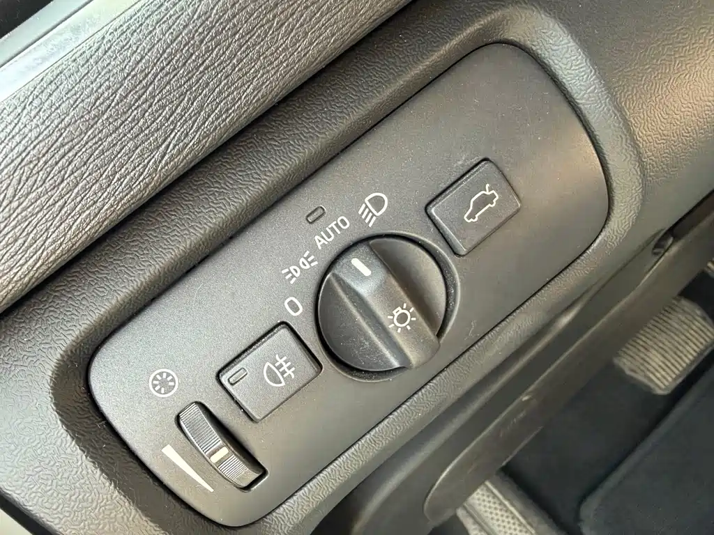 Volvo V40 2015 — фото 14