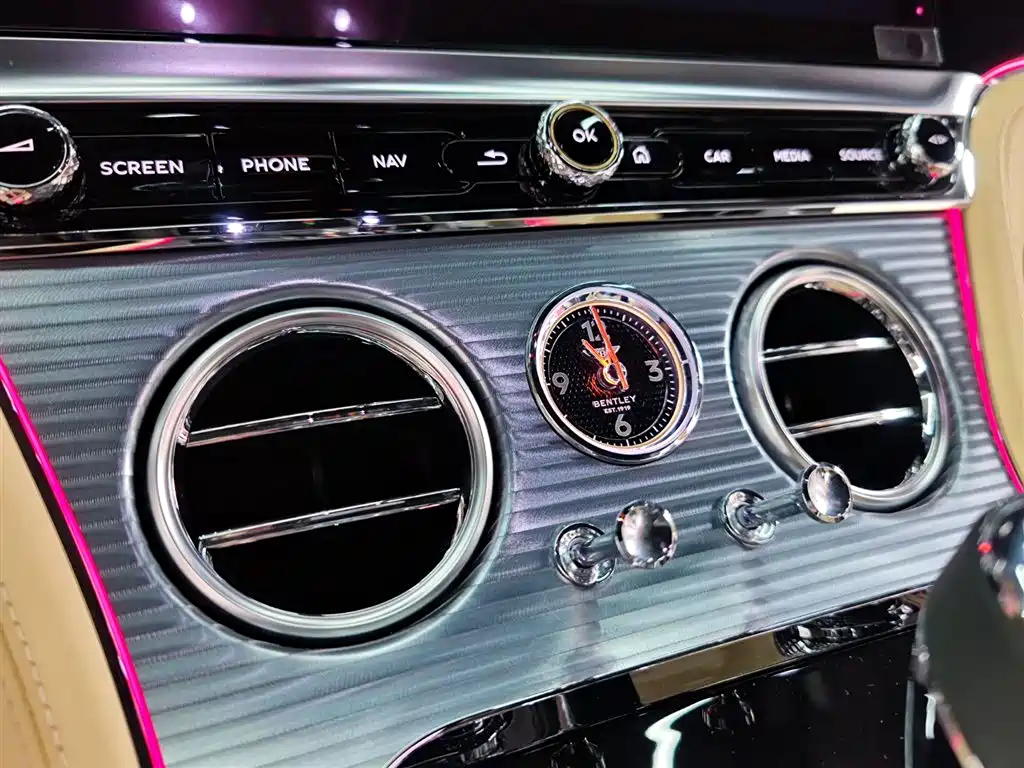 Bentley Continental 2020 — фото 14
