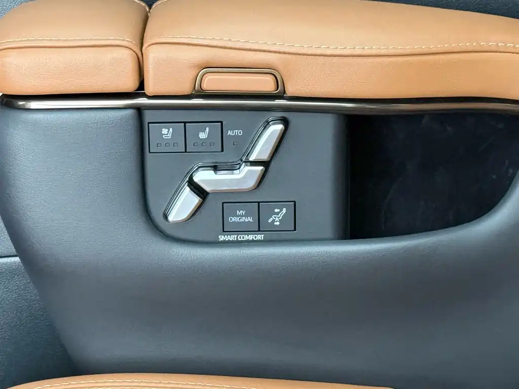 Toyota Alphard 2023 — фото 17