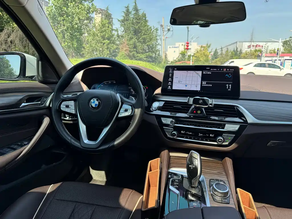 BMW 5 Series 2023 — фото 15