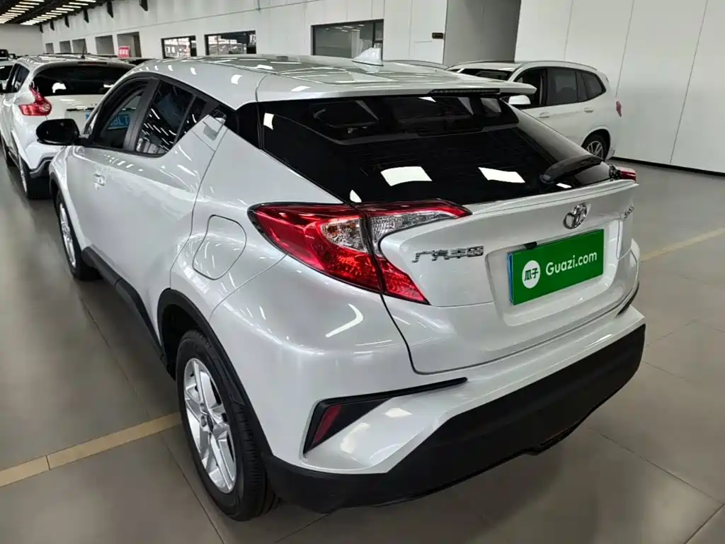Toyota C-HR 2023 — фото 5