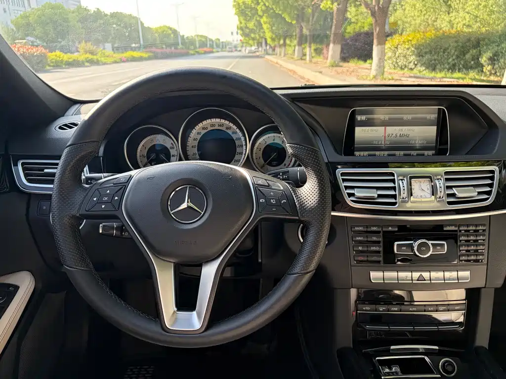Mercedes-Benz E-Class 2014 — фото 11