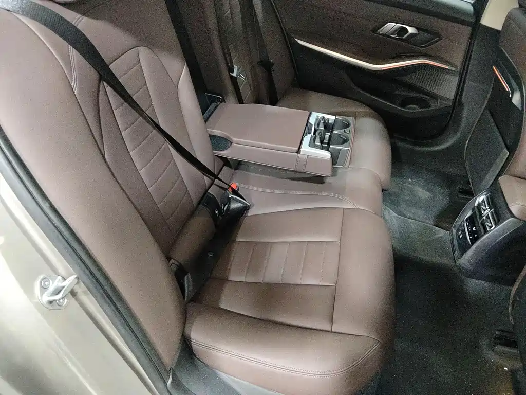BMW 3 Series 2019 — фото 14