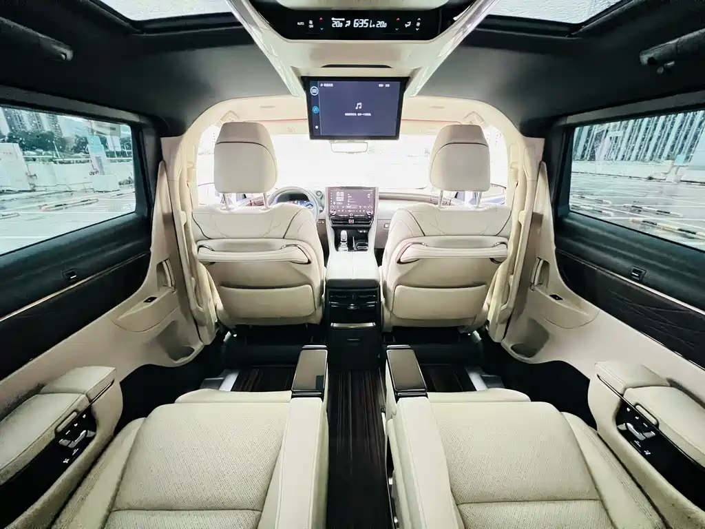 Toyota Alphard 2024 — фото 10