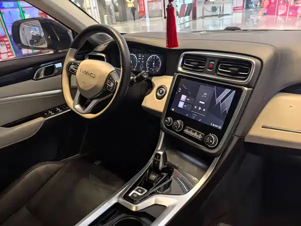 Lynk & Co 01 2019