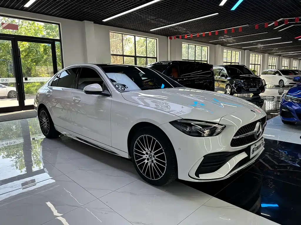 Mercedes-Benz C-Class 2025 — фото 3