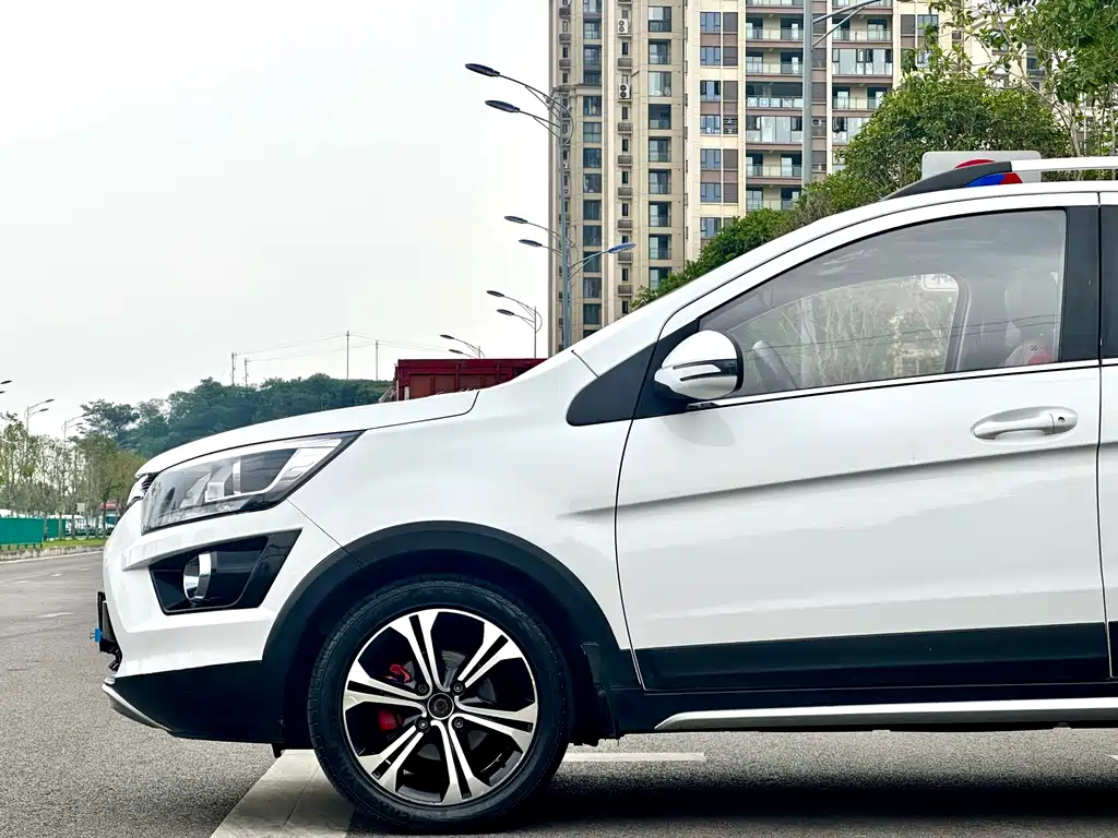 BAIC Senova X25 2016 — фото 8
