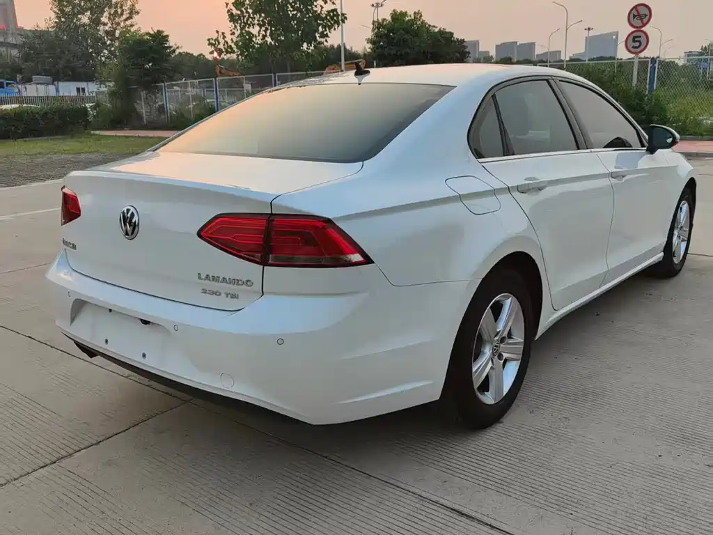 Volkswagen Lamando 2015