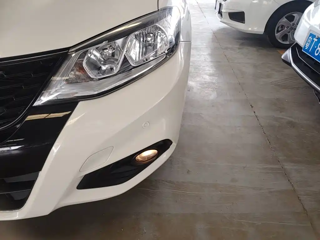 Nissan Tiida 2018 — фото 24