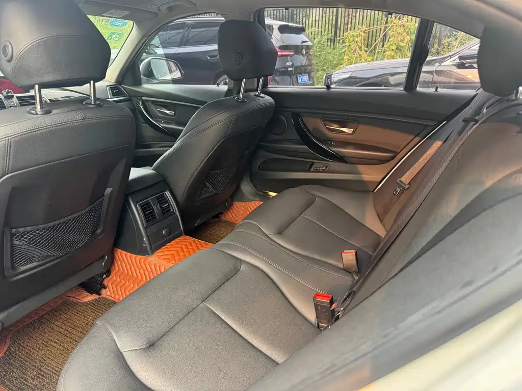 BMW 3 Series 2019 — фото 13