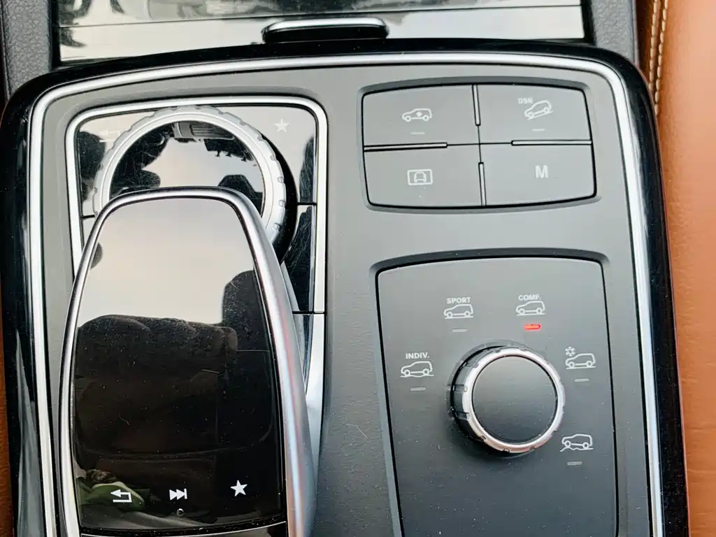 Mercedes-Benz GLE 2018 — фото 12
