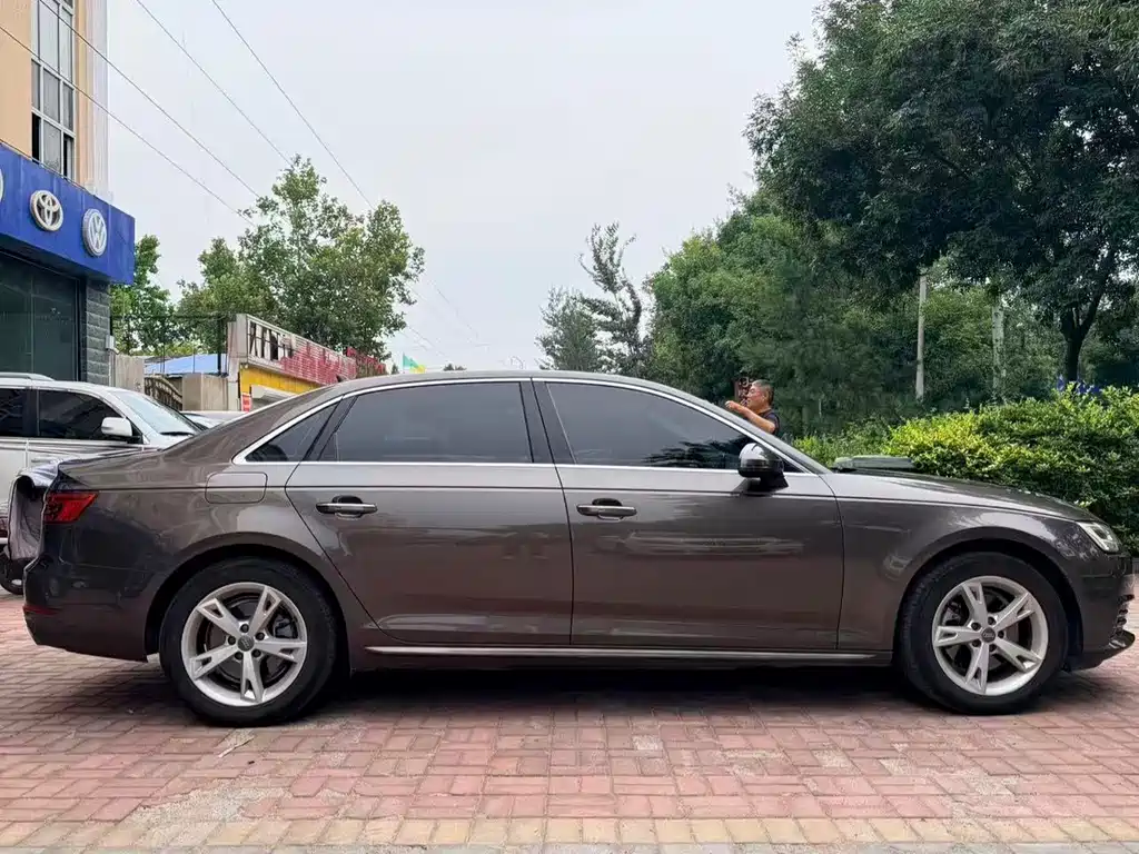 Audi A4L 2017