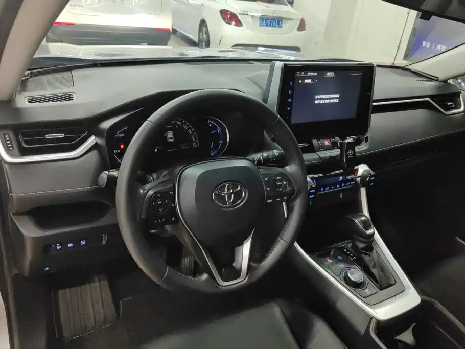 Toyota RAV4 2021 — фото 12