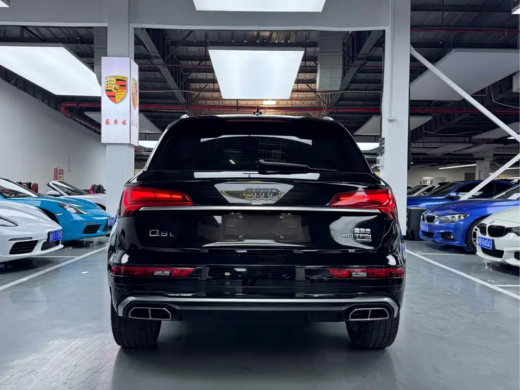 Audi Q5L 2022 — фото 17