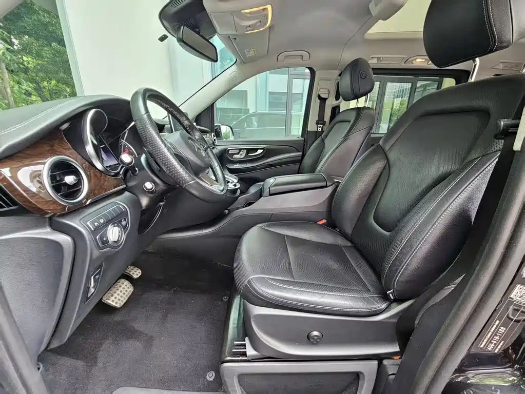 Mercedes-Benz V-Class 2020 — фото 12