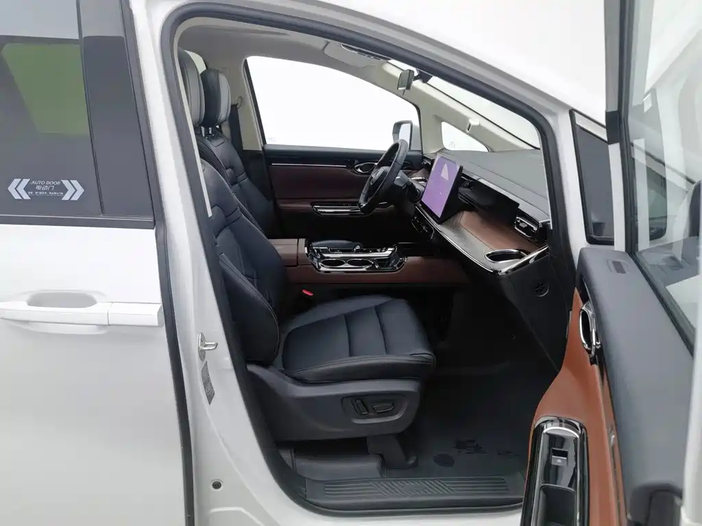 GAC Trumpchi E8 PHEV 2025 — фото 23