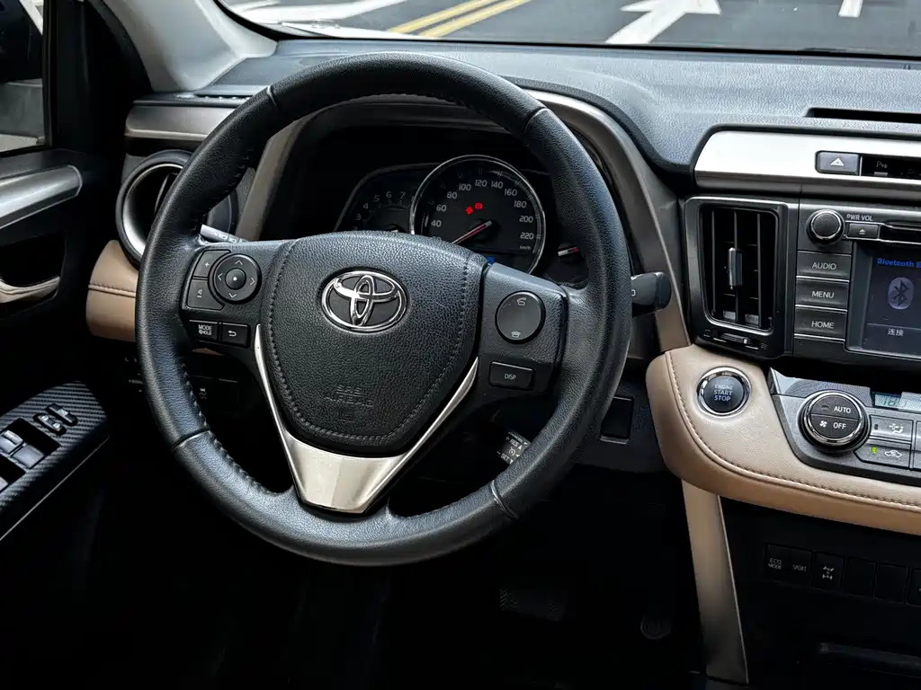 Toyota RAV4 2014 — фото 10