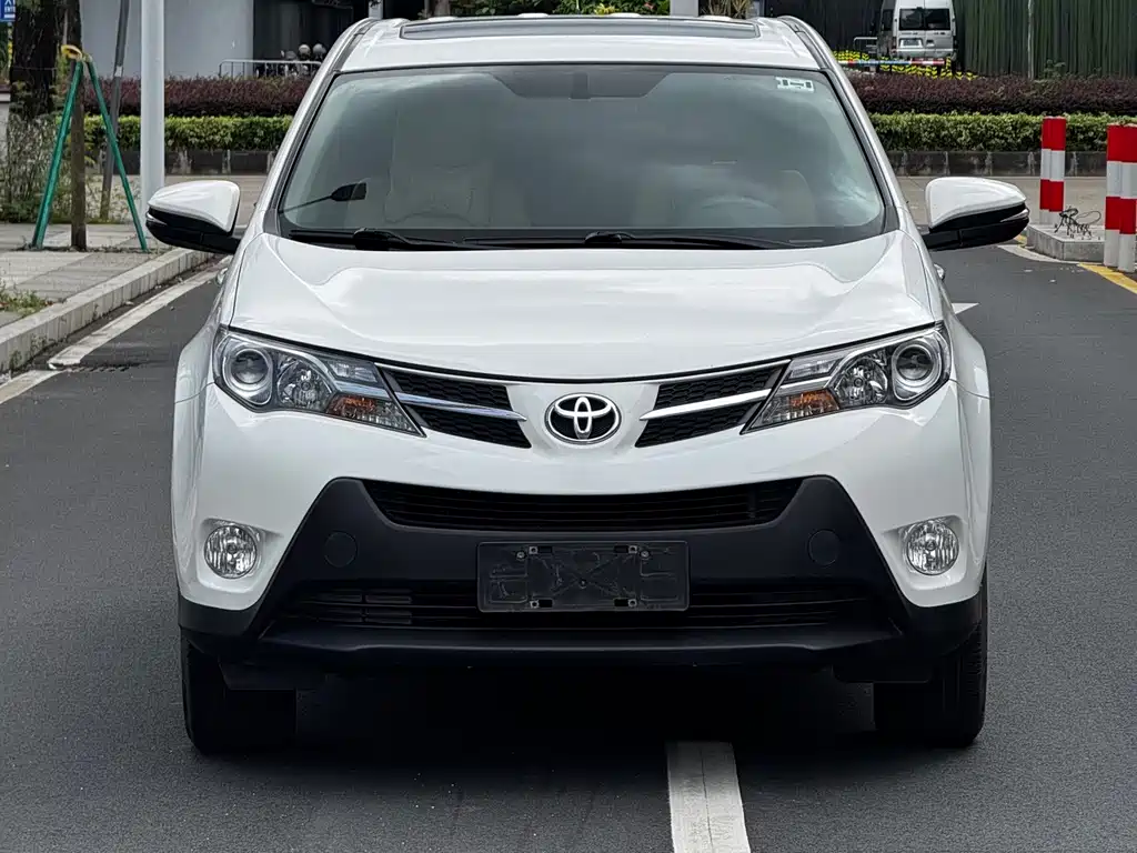 Toyota RAV4 2014 — фото 2