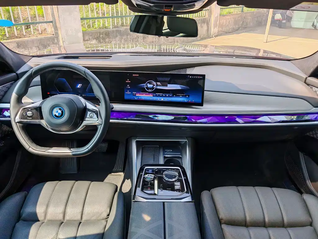BMW i7 2024 — фото 13