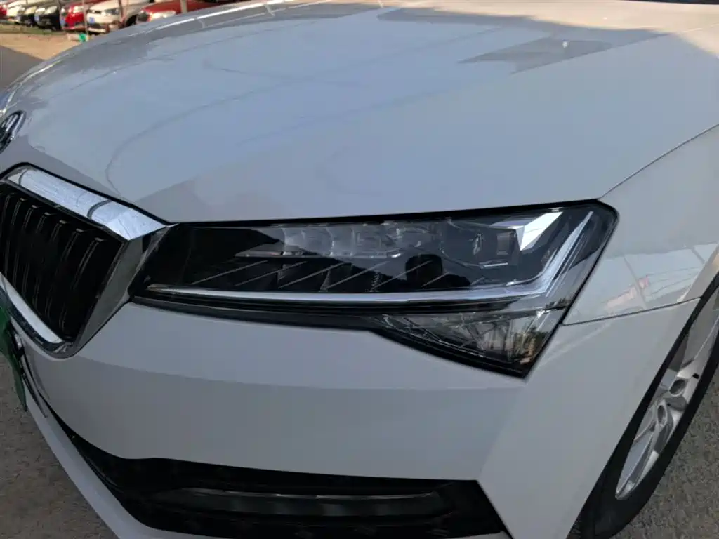 Skoda Superb 2021 — фото 24