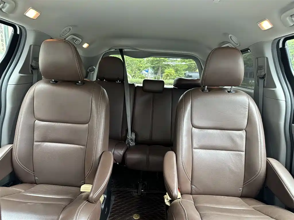 Toyota Sienna 2018 — фото 11