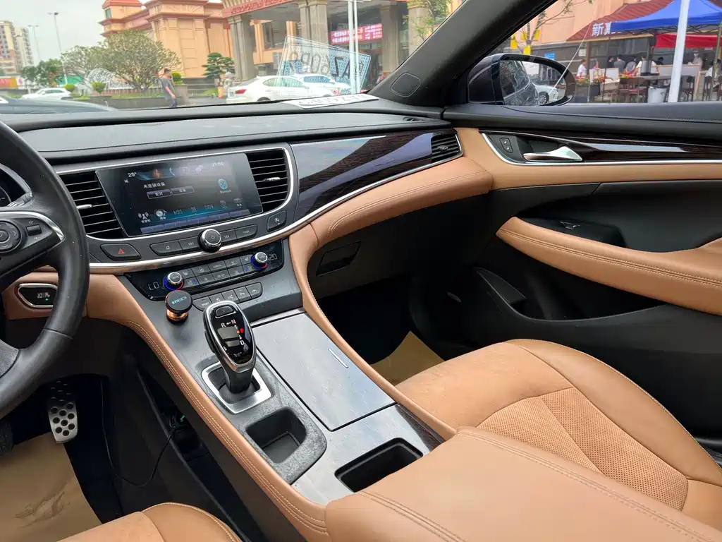 Buick LaCrosse 2017 — фото 16