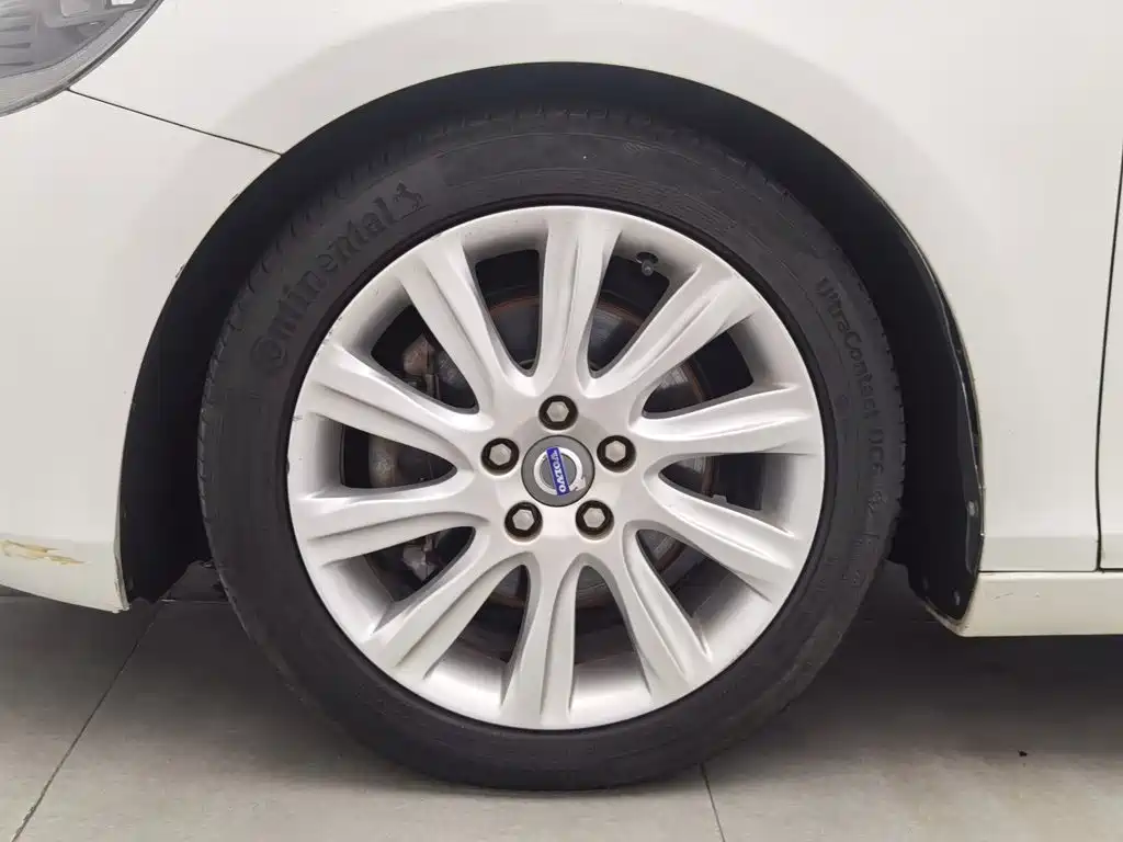 Volvo V40 2015 — фото 17