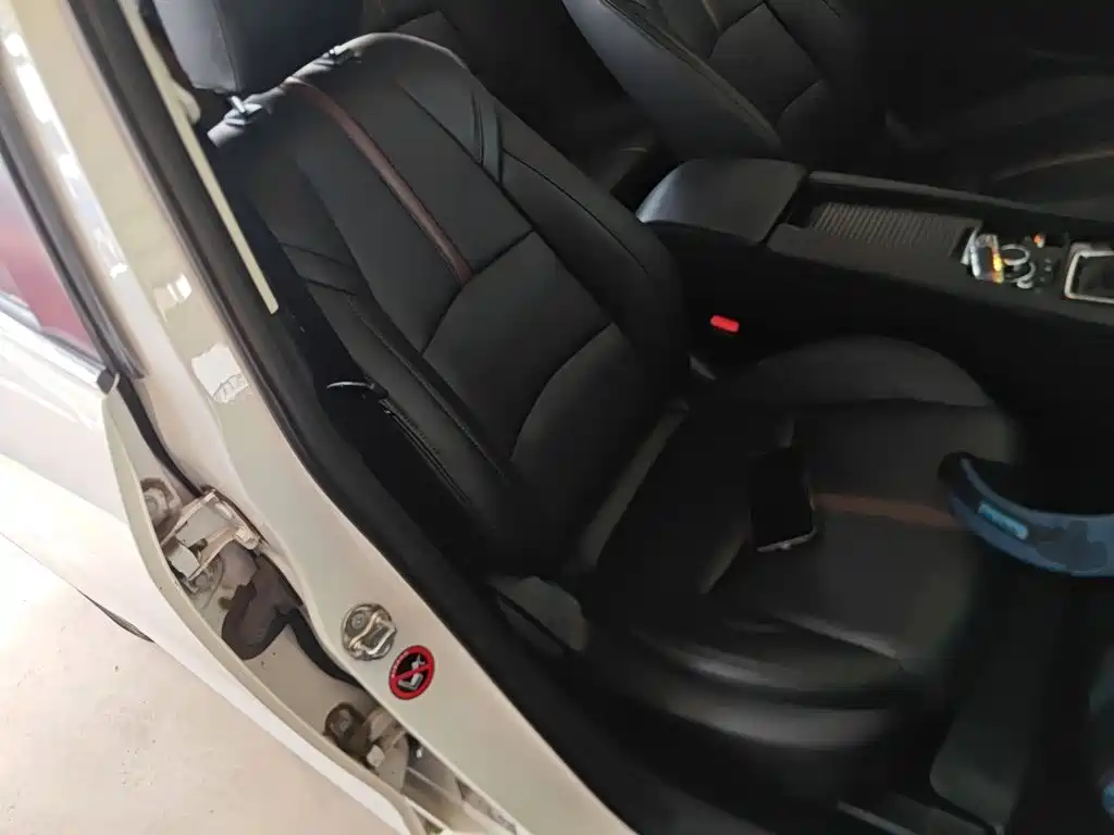 Mazda 3 Axela 2018 — фото 19