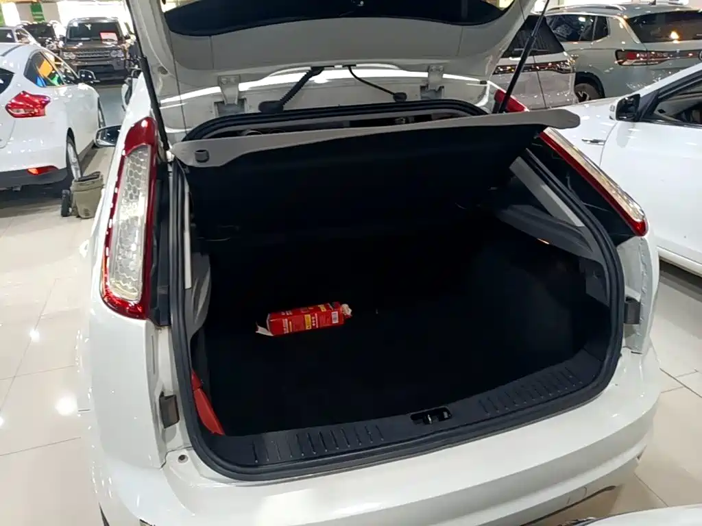 Ford Focus 2014 — фото 19