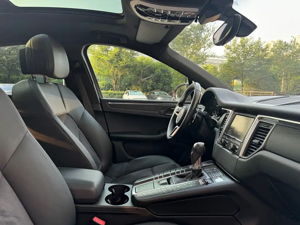 Porsche Macan 2015 — фото 18