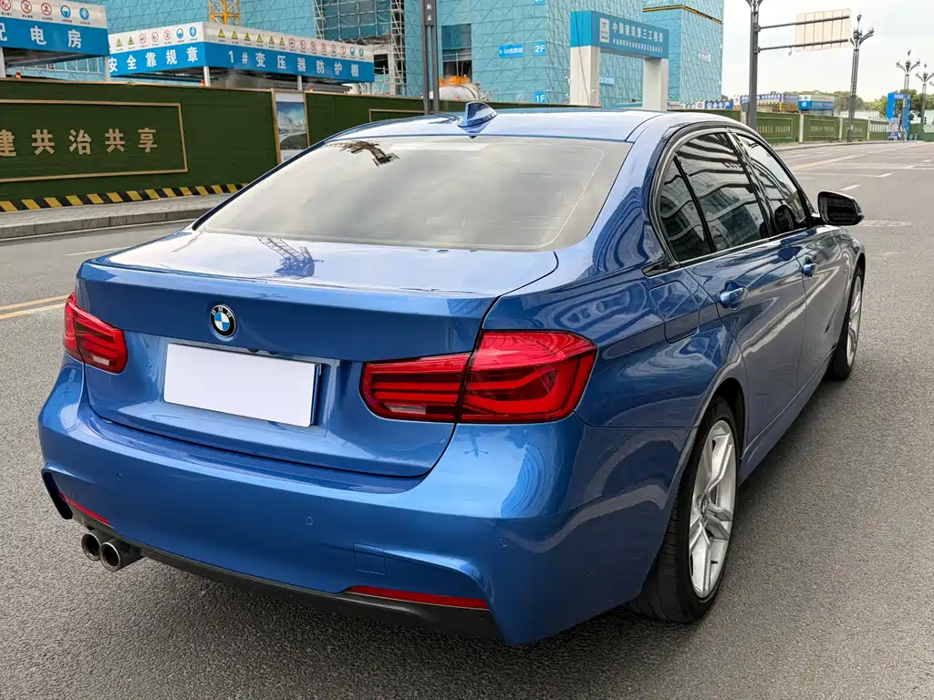 BMW 3 Series 2018 — фото 17