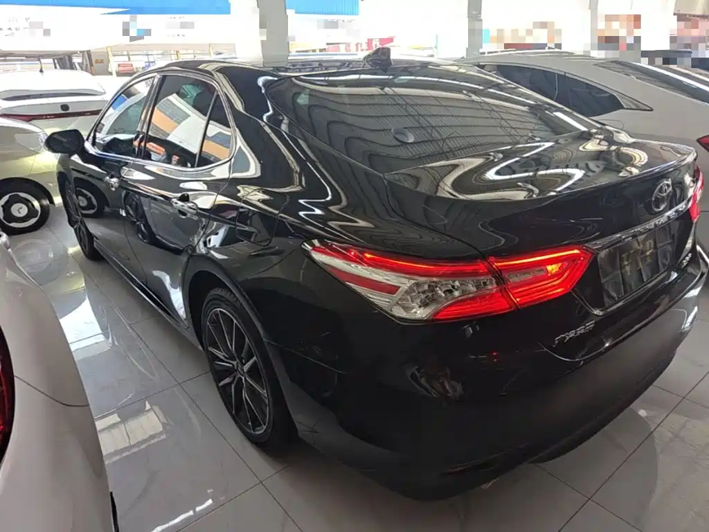 Toyota Camry 2023 — фото 5