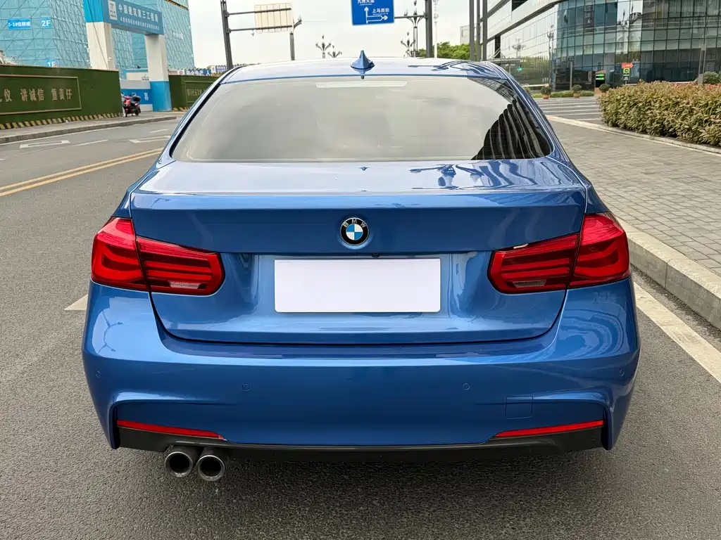 BMW 3 Series 2018 — фото 16