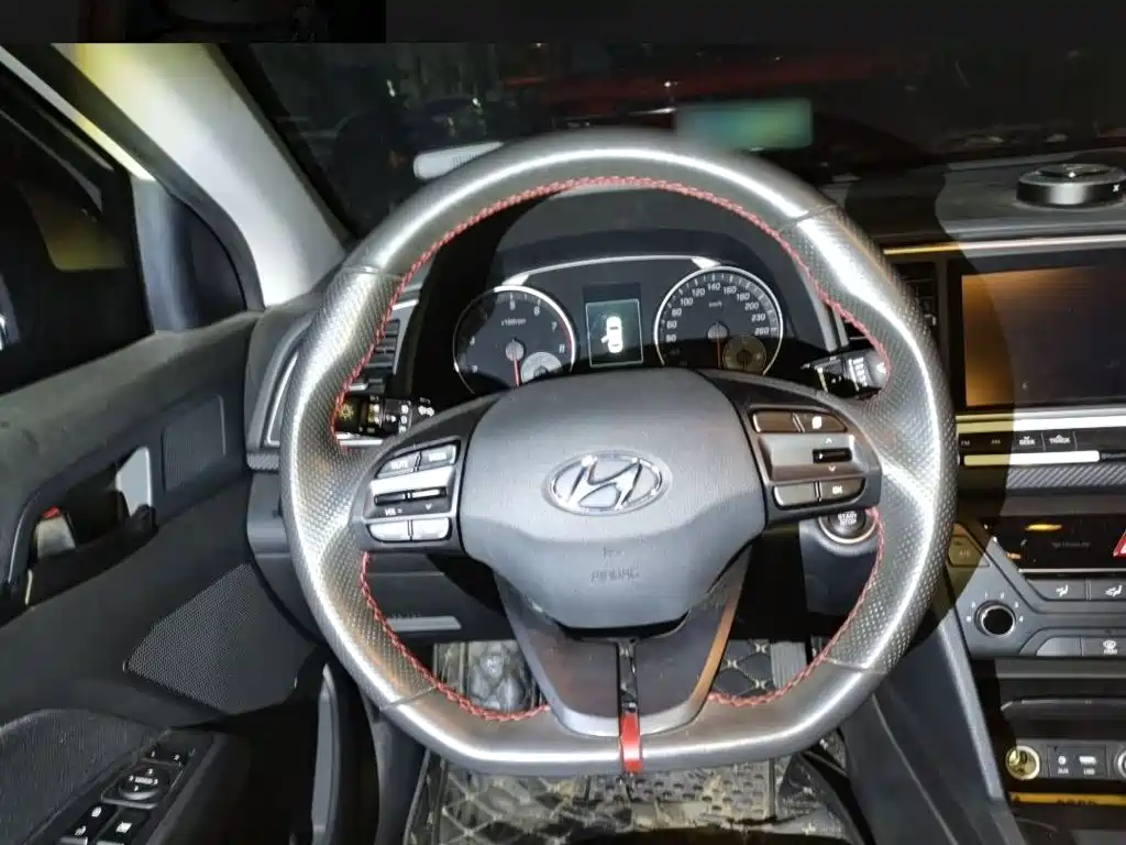 Hyundai Elantra 2019 — фото 14