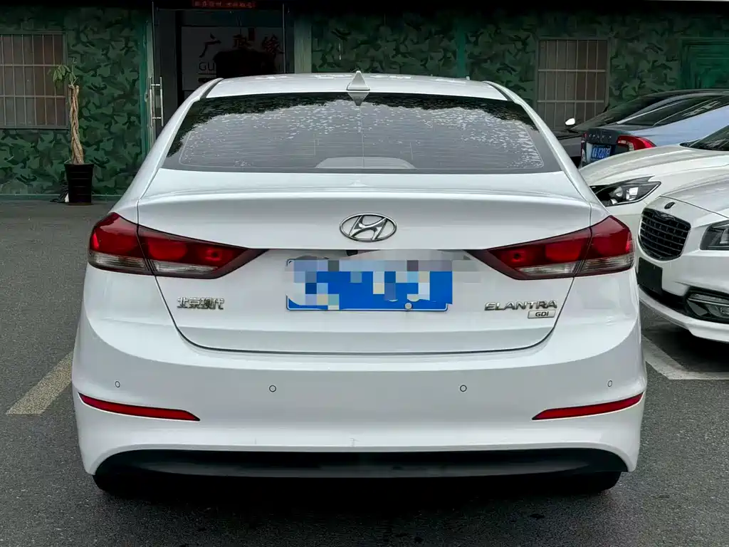 Hyundai Elantra 2019 — фото 4