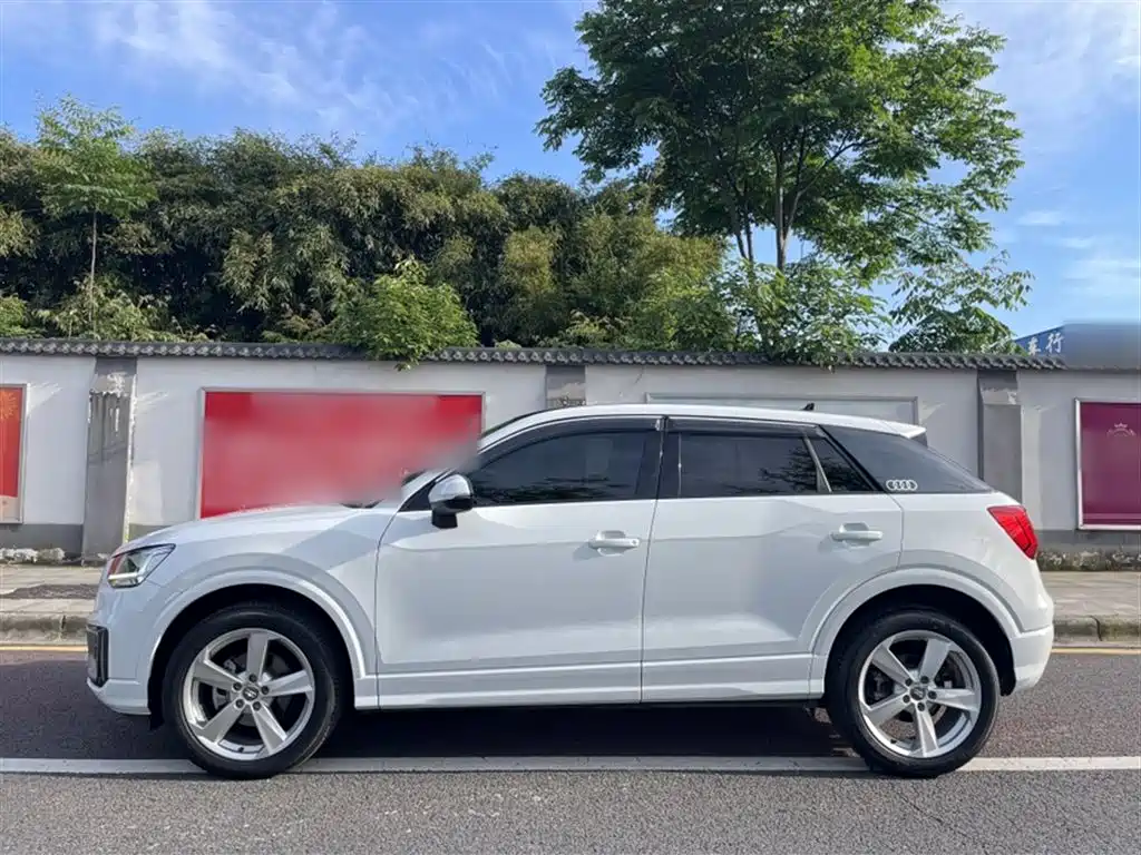 Audi Q2L 2021 — фото 8