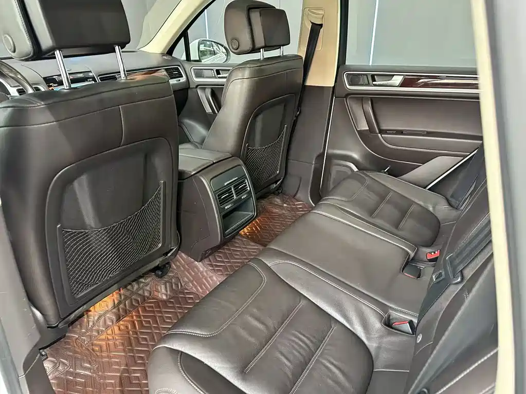 Volkswagen Touareg 2015 — фото 10