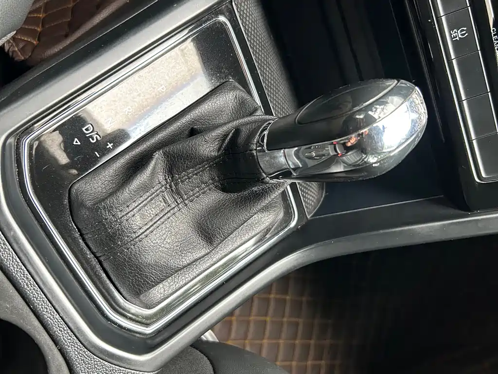 Volkswagen Touran 2017 — фото 16