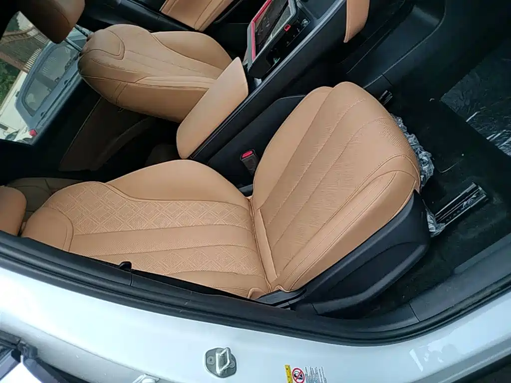 BYD L DM-i 2026 — фото 25