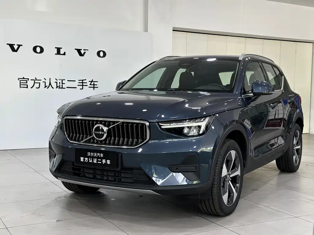 Volvo XC40 — фото 1