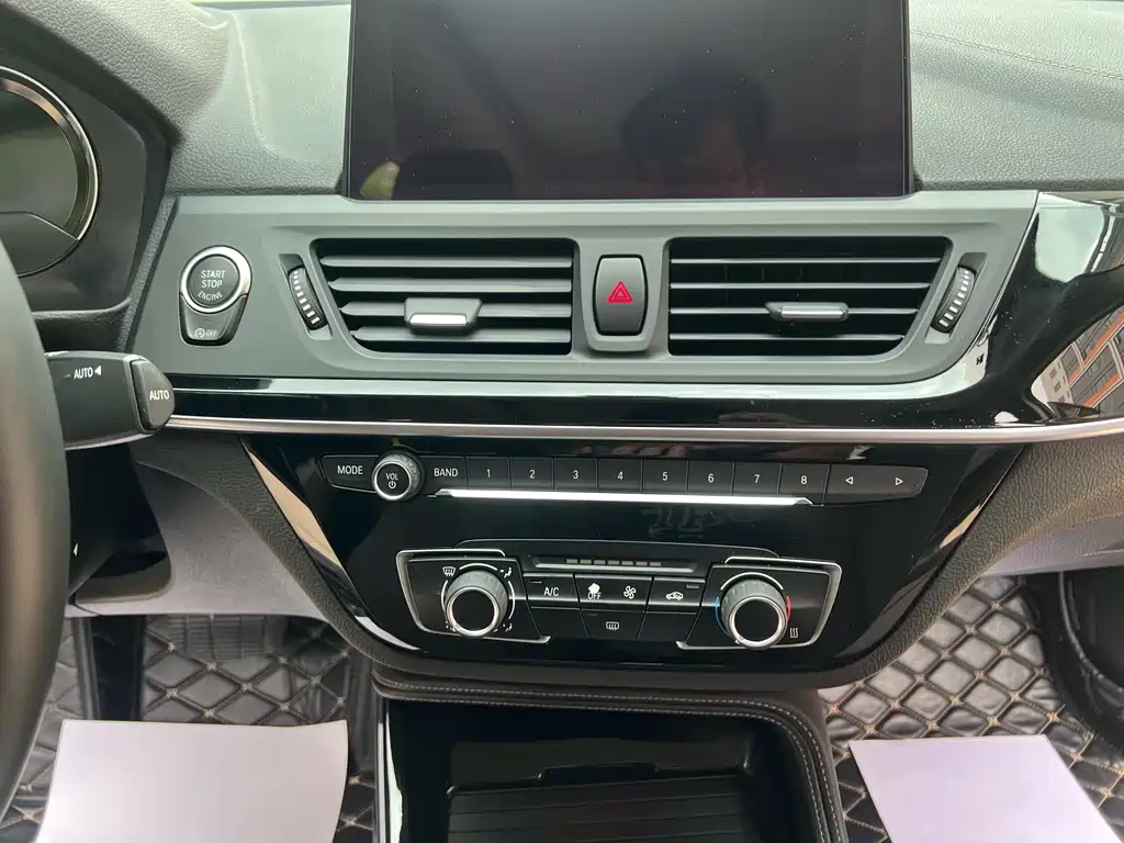 BMW 1 Series 2020 — фото 13