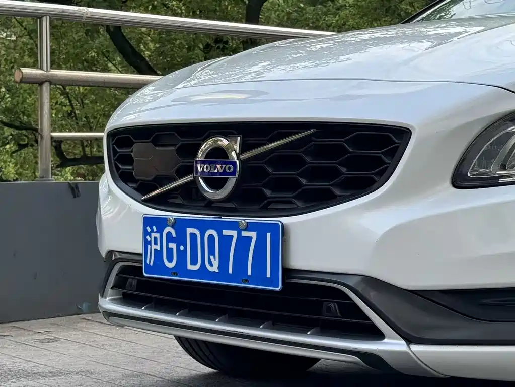 Volvo V60 2016 — фото 15
