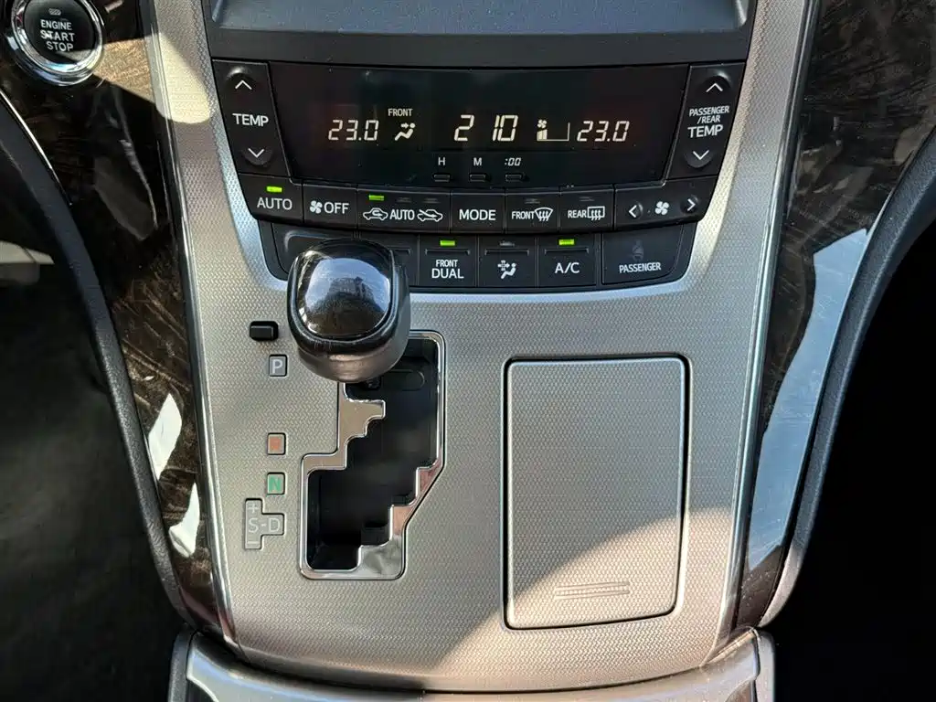Toyota Alphard 2015 — фото 17
