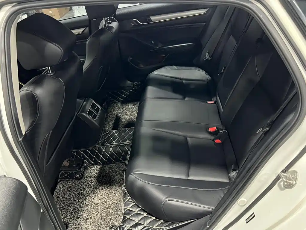 Honda Accord 2018 — фото 10