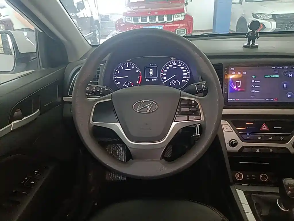 Hyundai Elantra 2018 — фото 11