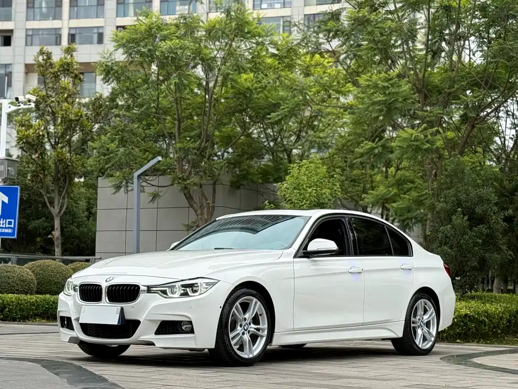 BMW 3 Series 2019 — фото 1